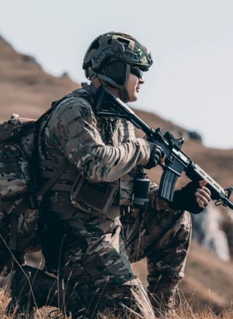 Operatore in ginocchio